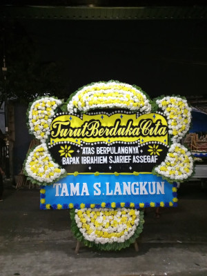 Papan Bunga Duka di Moti